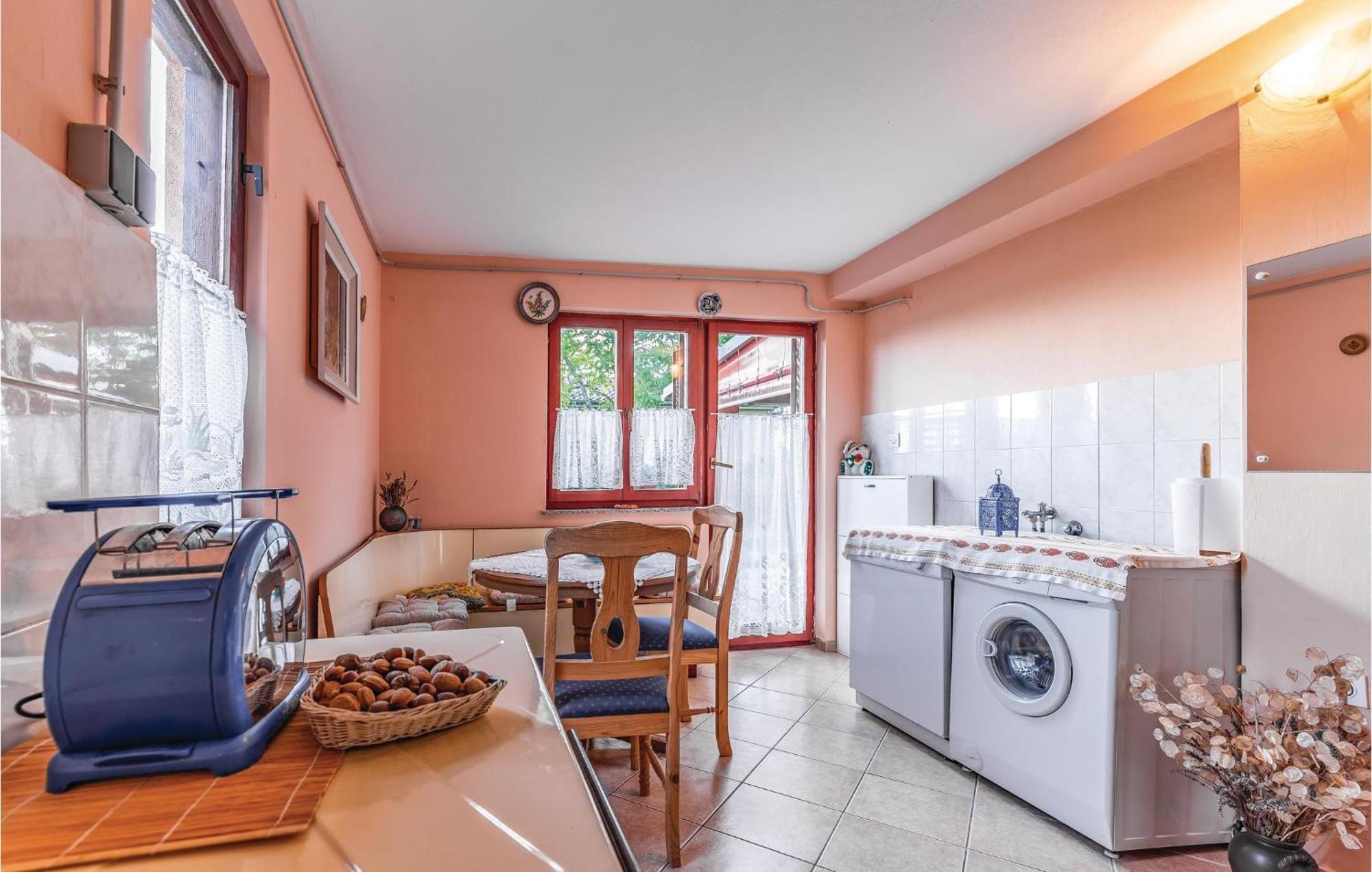 1 Bedroom Pet Friendly Home In Šišan Extérieur photo