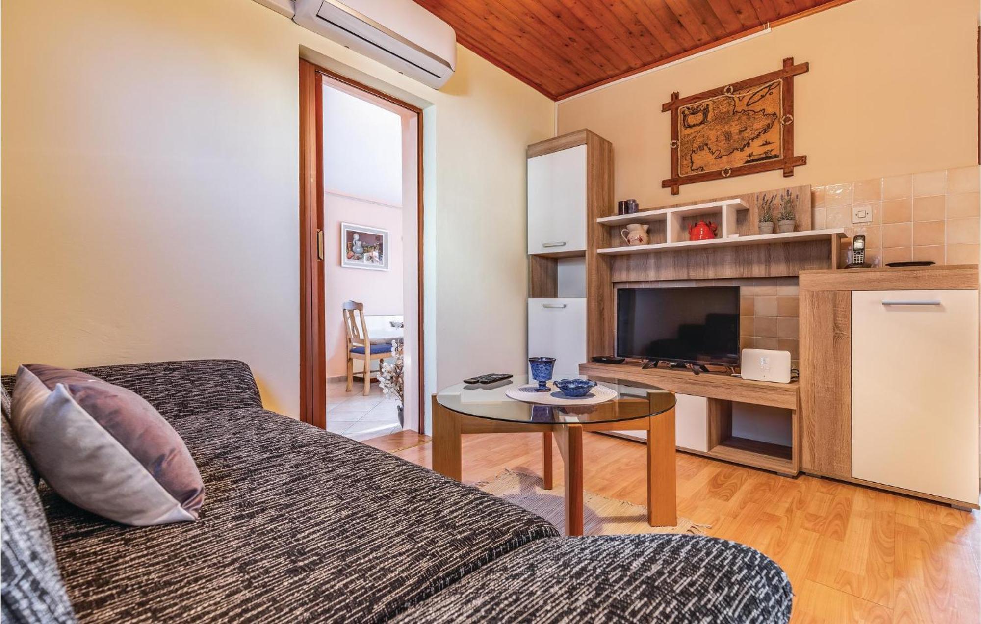 1 Bedroom Pet Friendly Home In Šišan Extérieur photo