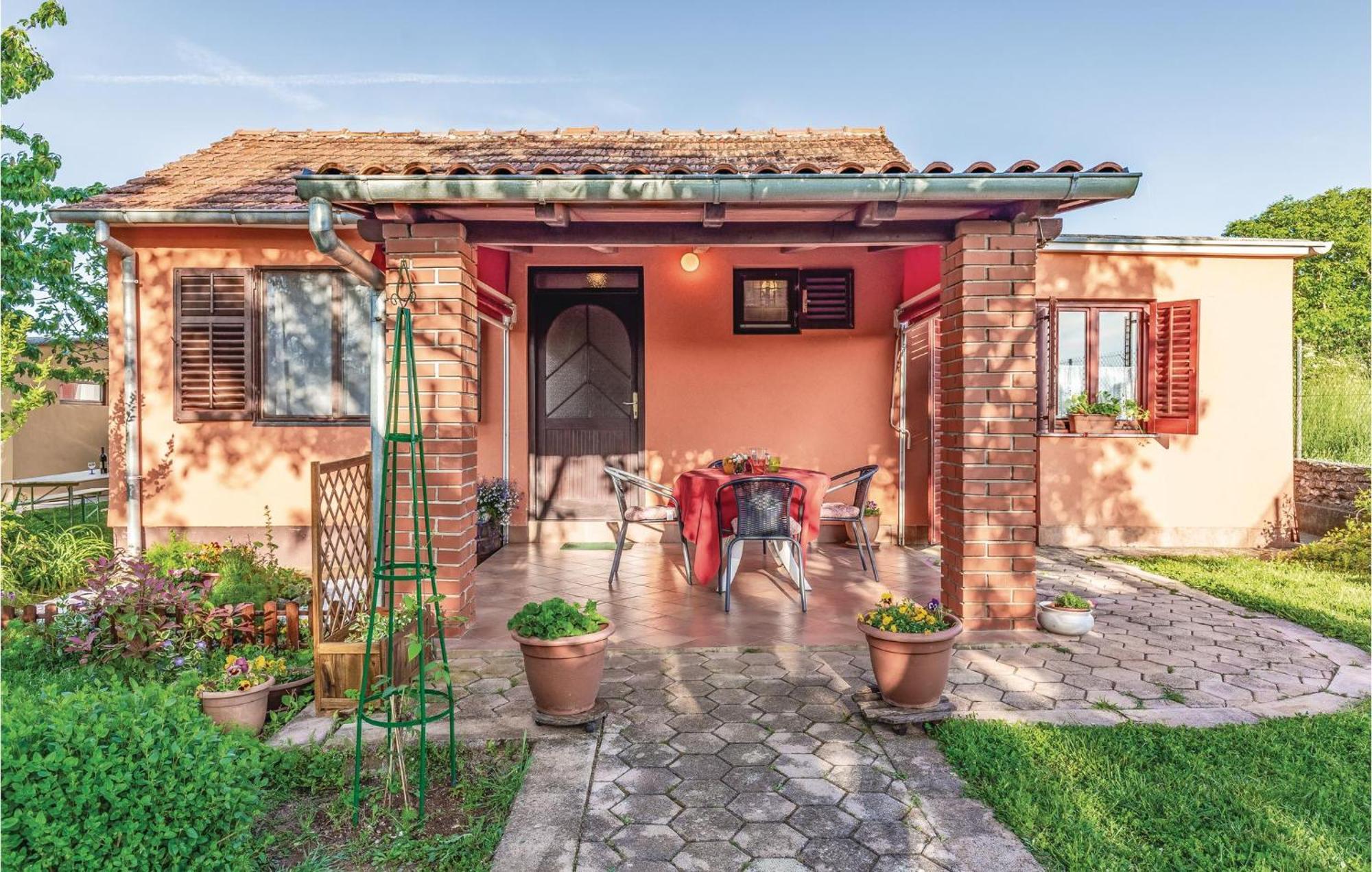 1 Bedroom Pet Friendly Home In Šišan Extérieur photo